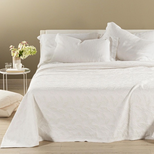 Quilt, Copriletto o Boutis? Scopri le Differenze e Quale Scegliere per la Tua Stagione