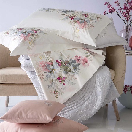 Scopri come avere una camera da letto da sogno con lenzuola, copriletto e cuscini decorativi